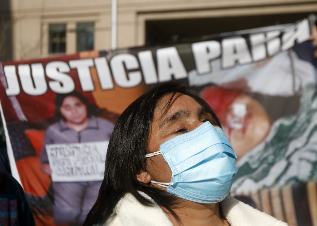 VIDEO| “Es injusto”: Fabiola Campillai protesta en La Moneda tras revocación de prisión preventiva de ex carabinero que le disparó