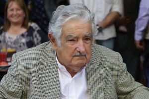 Mujica: Lula socorrerá "a los sectores más deprimidos" de Brasil