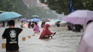 Fuertes lluvias en la provincia china de Henan dejan 33 fallecidos, 8 desaparecidos y 376 mil evacuados
