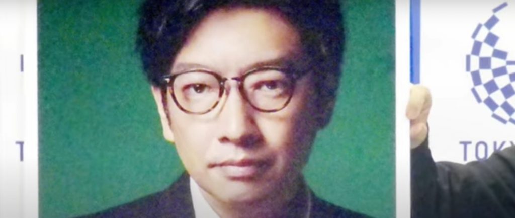 Por antigua “broma” sobre el holocausto, renuncia el director de ceremonia inaugural de Tokio 2020