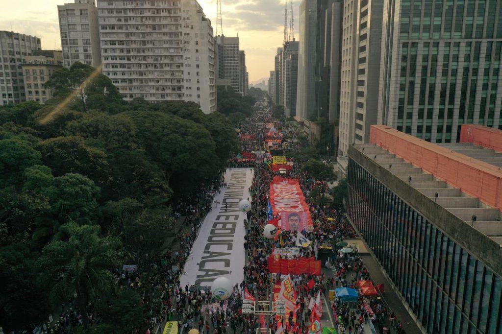 Miles de brasileños gritan «Fuera Bolsonaro» tras el escándalo de las vacunas contra el COVID-19