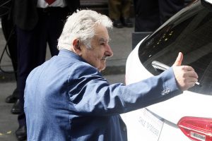 VIDEO| José Mujica envió saludó a Gabriel Boric por su candidatura: "No te vayas a olvidar que esto es de muchos, que hay que juntar y juntar"