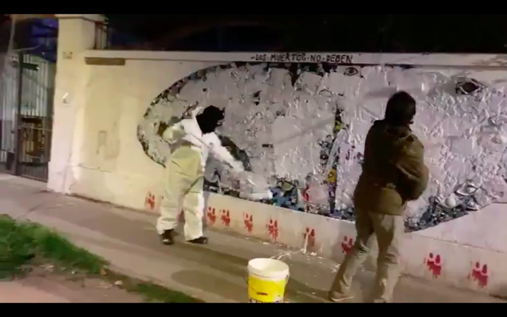 “El fascismo sin rostro”: Nuevamente vandalizan mural de la UAHC que homenajeaba a víctimas del estallido social