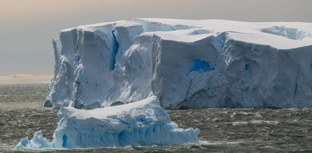Glaciares de la Antártida se mueven 220 metros más rápido durante el verano