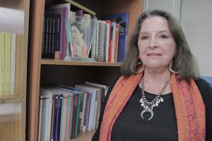 Académica feminista Kemy Oyarzún se adjudica condecoración al mérito Amanda Labarca