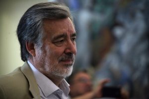 Alejandro Guillier apunta a Enríquez-Ominami por su renuncia al PRO: “No estoy por campañas individualistas”