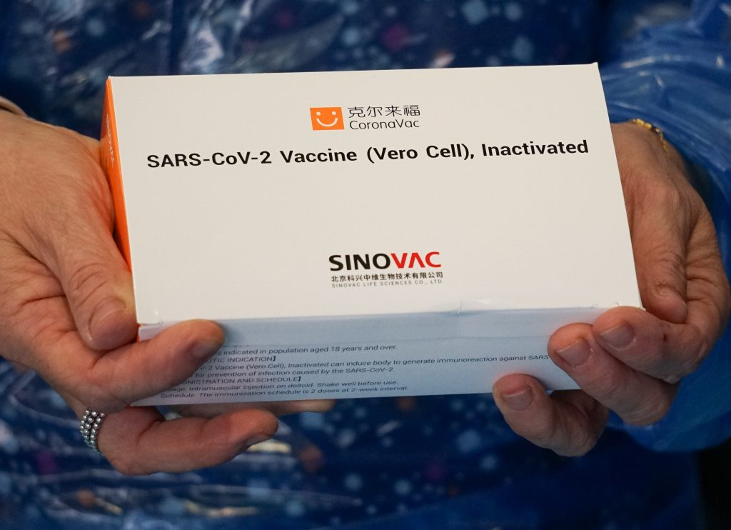 Paris espera que planta de Sinovac en Santiago abastezca de vacunas a toda Latinoamérica