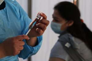 Comienza vacunación con dosis de refuerzo: ¿Cuándo me toca la tercera inoculación?