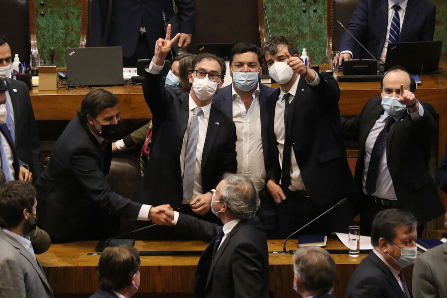 Ministro Figueroa zafa de la acusación constitucional: Cámara rechaza el libelo con 77 votos en contra