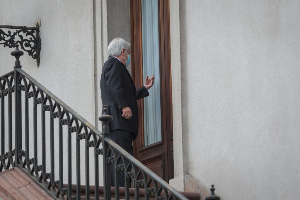 VIDEO| El curioso chascarro del Presidente Piñera: Lo dejaron afuera de su oficina en La Moneda
