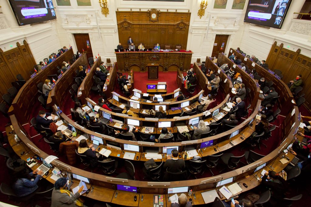¿Se habla del medio ambiente en la Convención Constitucional? Observatorio de la U. de Chile analiza la discusión ambiental en el proceso constituyente