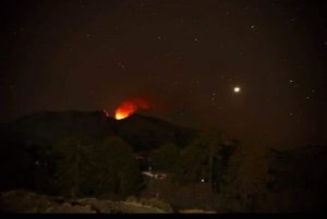 Volcán Copahue presenta actividad e incandescencia nocturna: Sernageomin llama a la calma