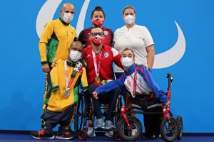 Un campeón de tomo y lomo: La historia contra el tiempo de Alberto Abarza, oro paralímpico en Tokio