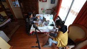 Elisa Loncon y Beatriz Pichi Malen protagonizan radioteatro mapuche que rescata la tradición oral