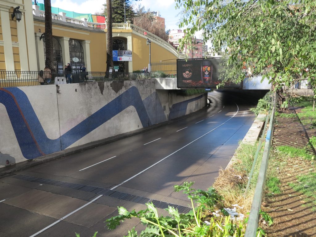 Autor del mural paso bajo nivel Santa Lucía postula al Premio Nacional de Artes Plásticas