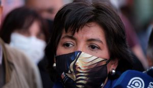 Yasna Provoste tras agresión sufrida en Puente Alto: “Nada justifica la violencia, yo me la voy a seguir jugando por el diálogo"