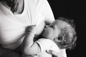 ¿Qué beneficios tiene la leche materna en la salud de un bebé?