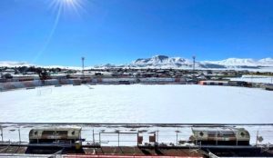 VIDEO| Nieve en el Desierto de Atacama: Estadio El Cobre de El Salvador amanece vestido de blanco