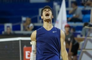 Alcaraz, de 18 años, elimina a Tsitsipas en maratónico partido y da la sorpresa en el US Open