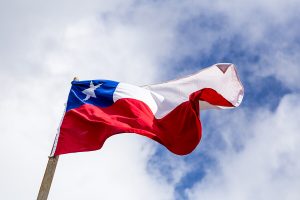 Fiestas Patrias: ¿Cómo debe izarse la bandera de Chile y cuál es la multa por no ponerla?