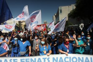 Trabajadores de la Salud deciden salir a manifestarse a las calles ante ola de despidos