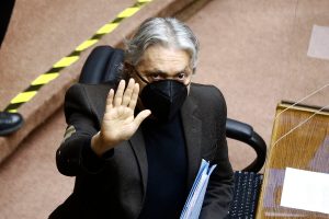 Polémica de Carozzi: Senador Alejandro Navarro anuncia acciones contra la empresa