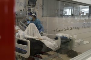 COVID-19 en Chile: Sobre 41.000 casos activos y positividad se eleva más allá del 12%