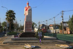 “Cobarde ataque”: Desconocidos vandalizan monumento a Salvador Allende en San Joaquín