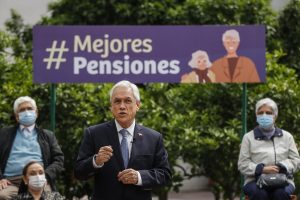 Con discusión inmediata: Piñera firma proyecto de reforma de pensiones