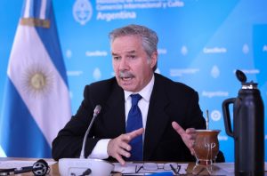 Controversia bilateral por límite continental: Cancillería argentina asegura que Chile tiene "vocación expansiva"