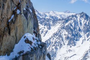 Estrenan documental “Andes Indómito - Sierra del Brujo”: Exploración deportiva y estudio científico en los glaciares más grandes de Chile central