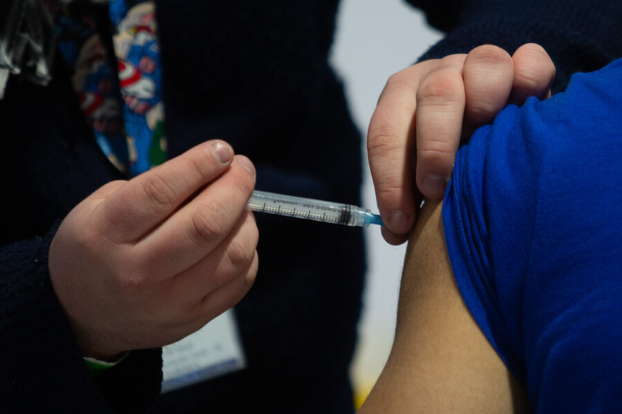 Seis de cada diez casos de variante Delta en Chile no están vacunados