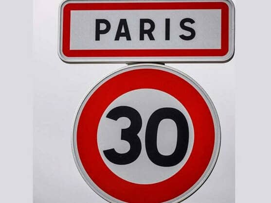 Para mejorar seguridad vial y reducir contaminación: París limita velocidad a 30 km/h