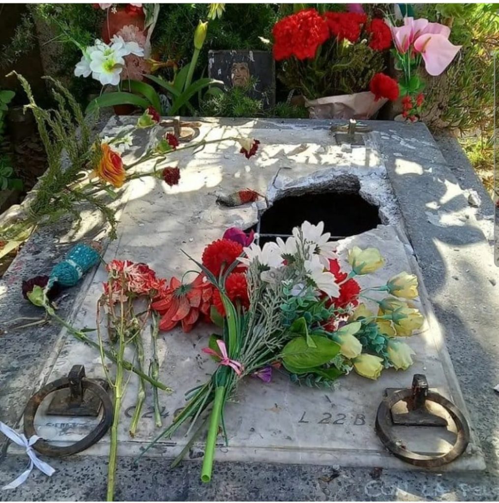 VOCES| En el día de su cumpleaños: nuevamente vandalizan tumba de Víctor Jara