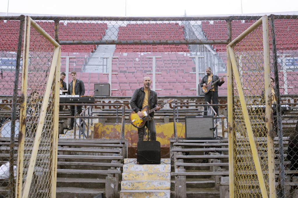 Nico Rojo es furor en YouTube con videoclip grabado en memorial del Estadio Nacional