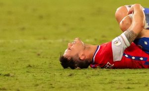 Alarma en la "Roja": Bayer Leverkusen confirma lesión de Charles Aránguiz