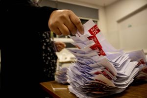 Servel publica lista de vocales de mesa para elecciones: Revisa si fuiste seleccionado