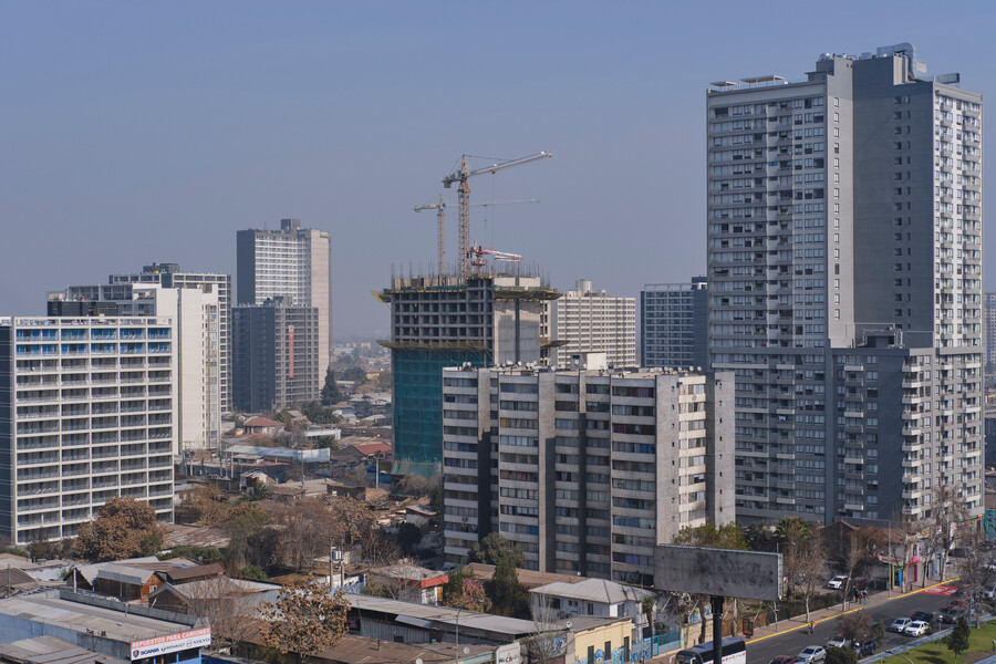“Multiadquisidores”: Penta es la empresa que más viviendas acumula en el Gran Santiago