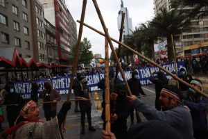 Marcha en Plaza de la Dignidad por “la autonomía de los pueblos” termina con 9 detenidos