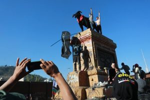 Monumento a Baquedano nuevamente trasladado: Se llevarán base y restos de soldado