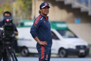 Esteban Valencia renuncia a la banca de la U. de Chile tras derrota ante Curicó Unido