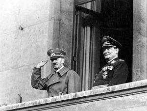 “Apología del nazismo”: Fustigan artículo de El Mercurio sobre jerarca nazi Hermann Göring