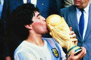 Argentina y el mundo del fútbol rinden homenaje a Diego Maradona a un año de su muerte
