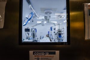 Otra vez más de 11.000 casos: COVID-19 en Chile sigue con su marcada tendencia al alza