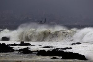 Armada emite primer aviso especial de marejadas del año para las costas de Chile