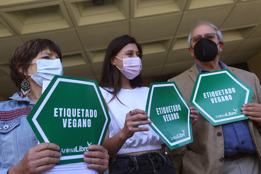 Diputados presentan proyecto para incluir a los producto veganos en «Ley de Etiquetado»