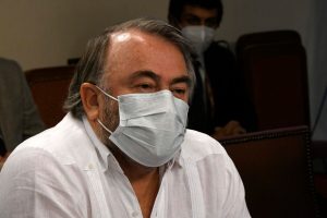 “Cómplice de una gestión negligente”: Critican abstención de Pepe Auth en AC contra Piñera