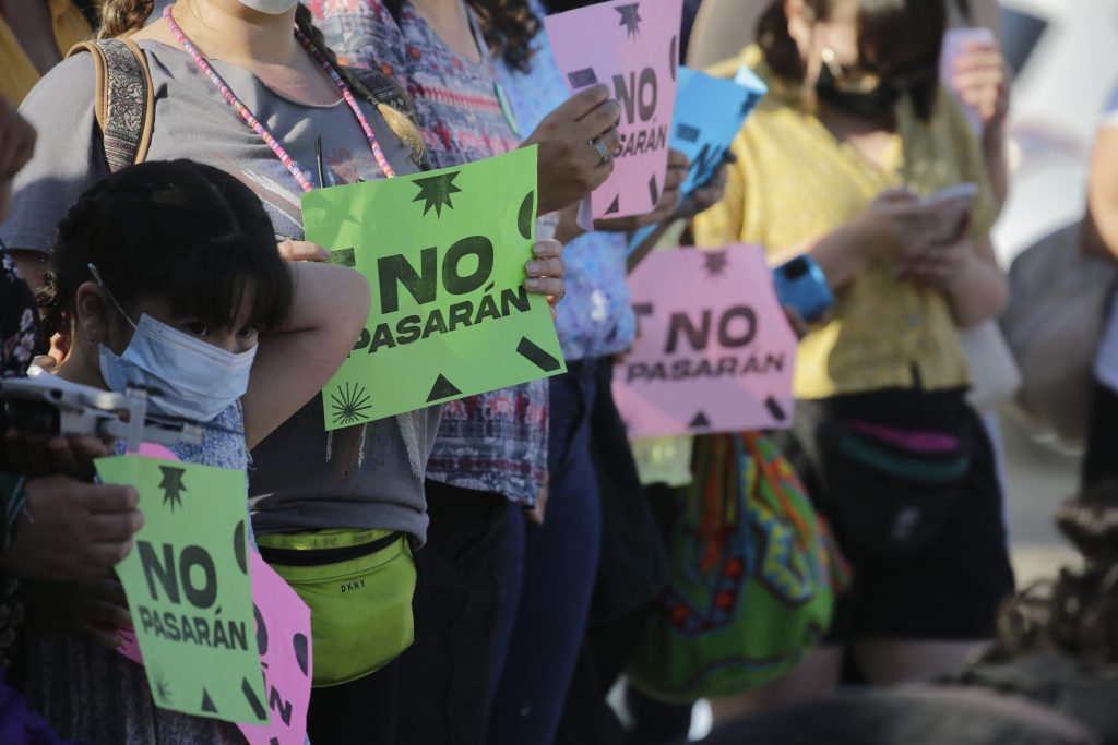 «No pasarán»: Feministas convocaron a una manifestación contra campaña de Kast