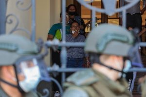 Ambulantes se toman Municipalidad de Santiago para exigir permisos prometidos por Hassler