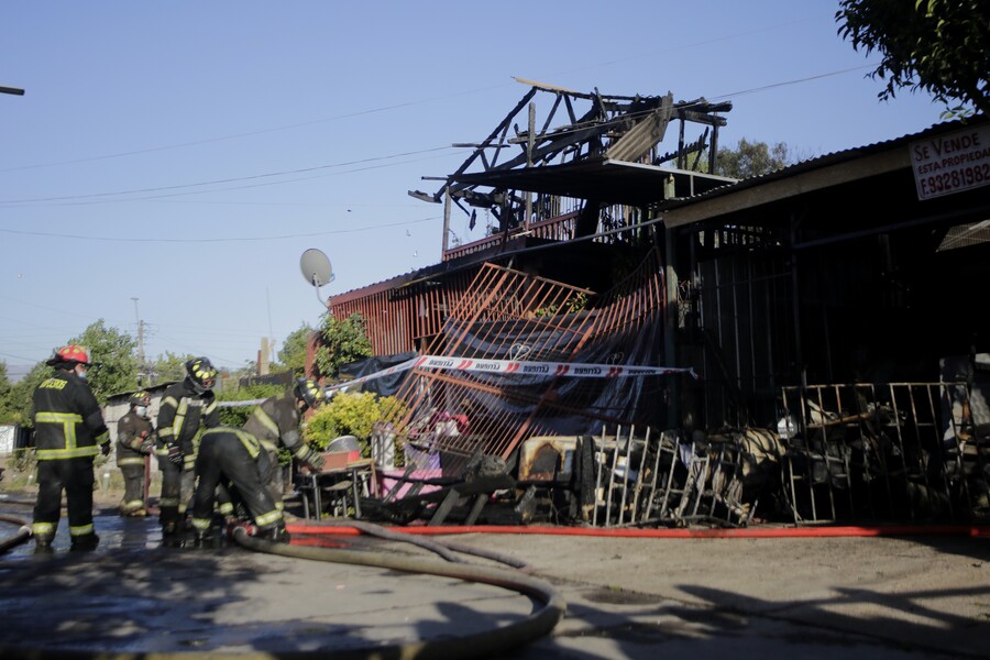 Tamayo por siete decesos en incendio: «Cerro Navia no recuerda una desgracia tan terrible»